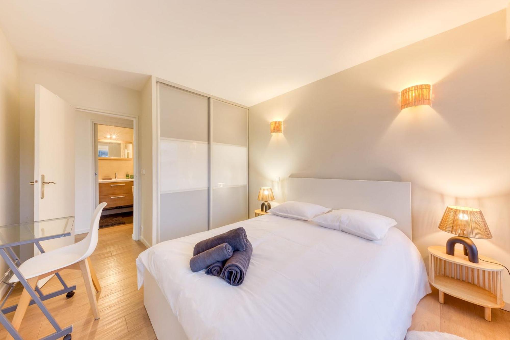 Grand Appartement Spacieux - Proche Paris Sevr Dış mekan fotoğraf