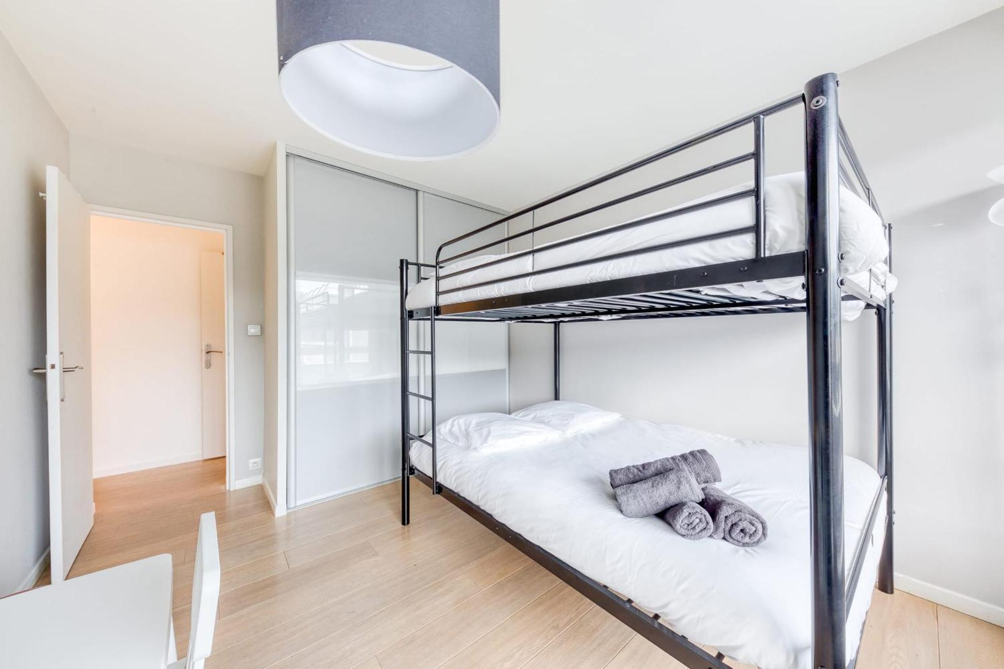 Grand Appartement Spacieux - Proche Paris Sevr Dış mekan fotoğraf